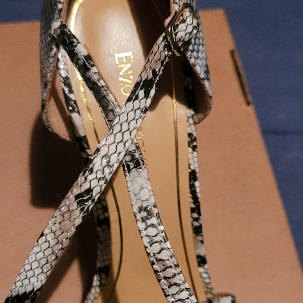 Heels Enzo Angiolini Beautiful Snake Pattern - Picture 7 of 7